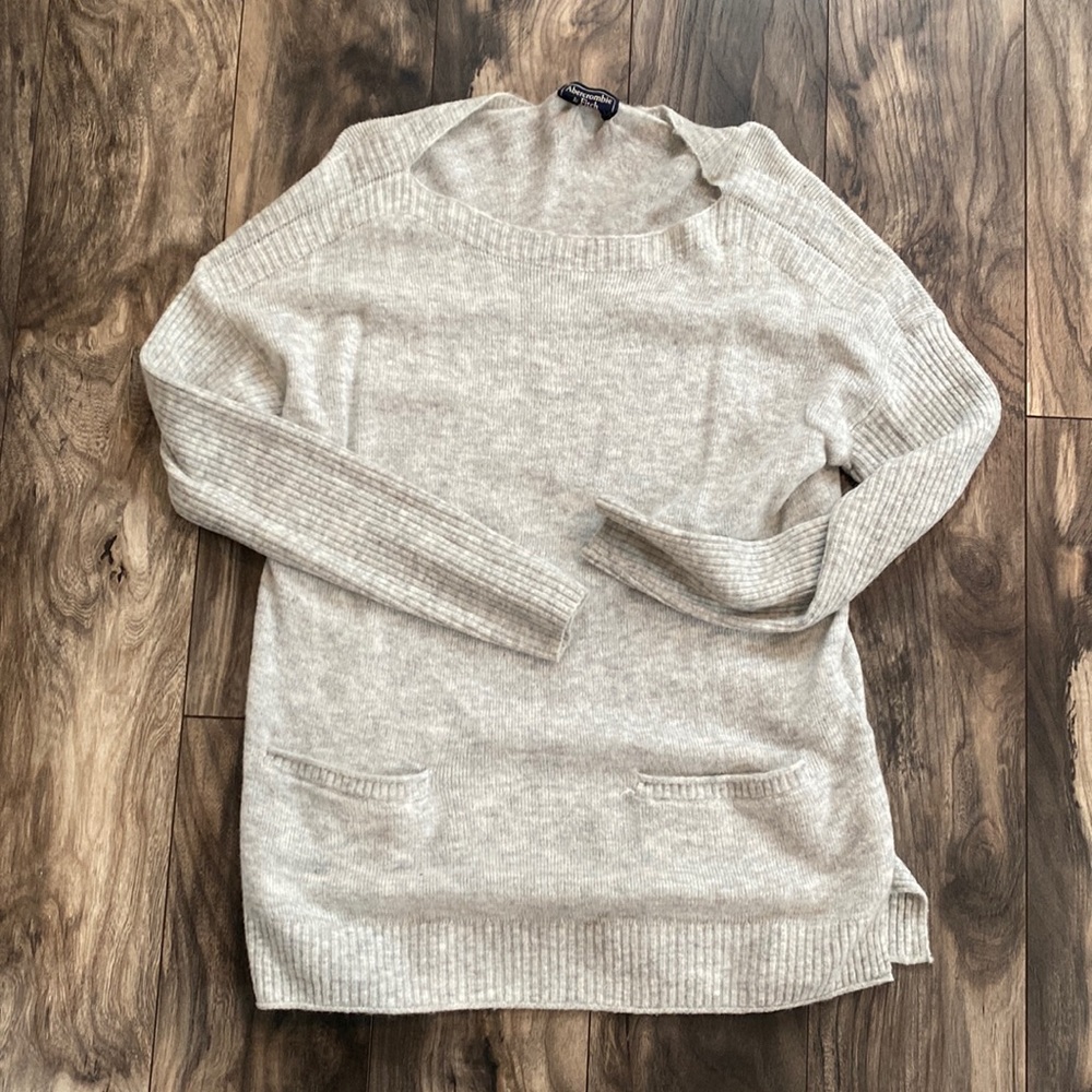 Abercrombie & Fitch sweater